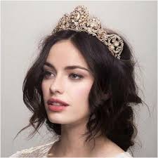 Une Couronne Pour Chaque Reine Accessoires De Cheveux De Mariee Cheveux De Mariee Et Cheveux Beaute
