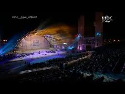 شاهد كيف رد الفنان كاظم الساهر على تحية جمهوره في سوق عكاظ Youtube