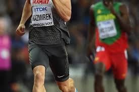 Han innehar verdensrekorden på 400 m hekk med 46,70, satt 1. Report Decathlon 400m Iaaf World Championships London 2017 Report World Athletics