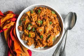 There are differing theories regarding the geographic origin of the dish, broadly split between those attributing it to cooks from south asia living in great britain, and those that view it as first created on the indian subcontinent. Poulet Tikka Masala