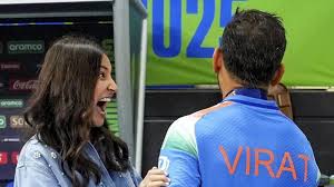 10+ pictures from Anushka Sharma and Virat Kohlis post-match celebration:  Cuddles, smiles and whole lotta love | Bollywood - Hindustan Times