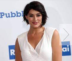 Isoardi currently hosts the daytime game show la prova del cuoco on rai uno. Palinsesti Rai Presentazione Fans Club Elisa Isoardi Facebook