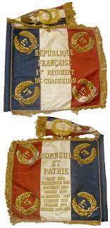 Planches uniformes Armée Française.... - Page 3 Images?q=tbn:ANd9GcSXCdI0gRADH9MqTrWhGLhPUa5f1o4lsKWWw-1du3kYgO8Oab4JOybJiuapBM56Of45e4M&usqp=CAU
