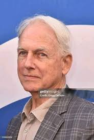 Hello my fans it's friday, say hi 👋 now if you are truly my fans