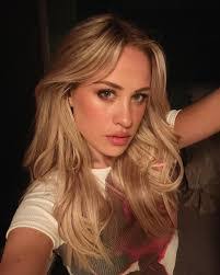 Emilia Barth's Instagram, Twitter & Facebook