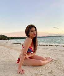 Official website of geneva cruz. Geneva Cruz Responds To A Rude Comment On Her Swimsuit Photo