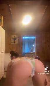 Thick ass snowbunny shaking ASS🔥🔥 - Porn - EroMe