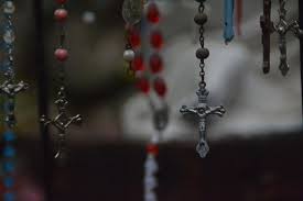 Secara peribadi, saya kurang bersetuju dengan tindakan segelintir penduduk taman medan yang berkumpul di hadapan sebuah unit rumah kedai untuk meminta pihak gereja menurunkan salib besar yang terpampang di luar premis. December 2019 Yusran Darmawan