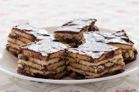 Batik adalah kain indonesia bergambar yang pembuatannya secara khusus dengan menuliskan atau menerakan malam pada kain itu, kemudian pengolahannya diproses dengan cara tertentu yang memiliki kekhasan. Resepi Kek Batik Mudah Dan Sedap