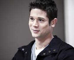 Carlos Buelvas's Instagram, Twitter & Facebook