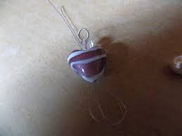 Mit draht umwickelte anhänger anfertigen. Bastelanleitung Halskette Selber Machen Geschenkissimo