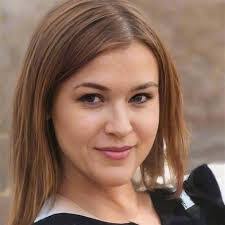 Roxanne Hamilton's Instagram, Twitter & Facebook