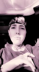 Shannon Warnick's Instagram, Twitter & Facebook