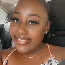 Tia Boles's Instagram, Twitter & Facebook