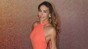 Conosciuta in patria per il ruolo di dolores lola valente pescador nella telenovela lola, érase una vez, pubblica successivamente due album da solista continuando la carriera d'attrice con sueña conmigo, amores verdaderos e altre produzioni. Xkjdr4pol0qoim
