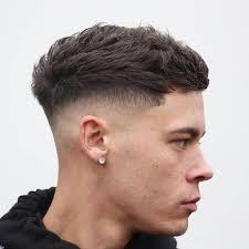 25 estilos de corte de pelo drop fade agregar un desvanecimiento alrededor de la parte posterior y los lados de la cabeza es una excelente manera de hacer super cool low, mid, and high fades. 21 Best Mid Fade Haircuts In 2021