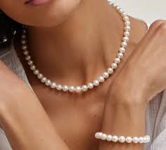 Women's Pearl Necklace