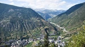 Andorra was originally created as a buffer state by the french leader charlemagne during the middle ages. Ist Andorra Das Neue Wirtschaftsparadies Fur Youtubers
