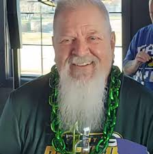 What do you think of using an old sink as a unique outdoor decoration?