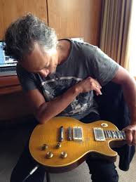 Kirk Hammett The Day He Bought Greenie The Most Coveted Les Paul In Existence This 59 Has Been Owned And Played By Pe Kirk Hammett Famous Guitars Les Paul