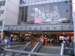 Hauptbahnhof Train Station Munich Germany Photo Credit Steve9119 Hauptbahnhof Munchen Munchen Bayern Reisen Deutschland