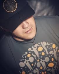 Kellan Barrett's Instagram, Twitter & Facebook