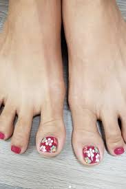 From vertical lines to full on chevron patterns or tribal motifs, there's something for every taste. 11 Cute Toe Nail Art Designs 2018 Best Toenail Polish Ideas