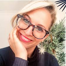 Australian left flat, quit job and sold car to move to Scotland with Tinder  love