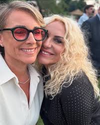 Manca pochissimo… ho controllato che sia tutto apposto nel banco di  @sempremezzogiornorai dove cucinerò tra poco! Vi aspetto nella cucina di  @antoclerici a partire dalle 12… chissà cosa cucinerò 🥰 @rai1official