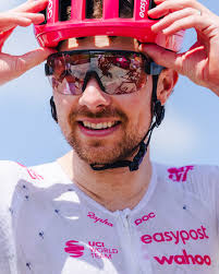 Fresh threads❕💕 View our full Giro changeout kit gallery at  efprocycling.com. 📸: @visualsofharry #efprocycling #changeoutkit  #giroditalia