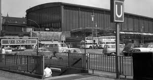 Berlin Hardenbergstrasse Bahnhof Zoo Vordergrund U Bahn Eingang 1970 U Bahn Berlin Und Bahnhof