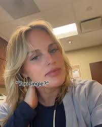 Cassie Meeks's Instagram, Twitter & Facebook