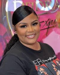 Deidra Mills's Instagram, Twitter & Facebook