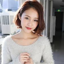 表参道ヒルズを眼下に見下ろすおしゃれ空間なヘアサロン。女性の髪悩みや気持ちを、優しくくみとってくれる敏腕美容師の杉山さんと平野さんは、感性豊かに今っぽさのある髪型を提案してくれる。 ブローチ 東京都渋谷区神宮前5の2の5 max & co.ビル5f 40ä»£å¥³æ€§ã«ä¼¼åˆã†é«ªåž‹ãŒã‚ã‹ã‚‰ãªã„ ãŠã™ã™ã‚ã®å¤§äººå¯æ„›ã„ãƒ˜ã‚¢ã‚«ã‚¿ãƒ­ã‚° Folk