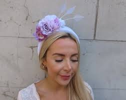 Prune rose foncé violet voile voilage crin fascinator chapellerie burlesque  bandeau chapeau de mariage morceau de cheveux