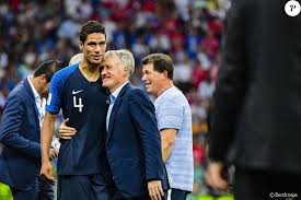 Non stop people vous en dit davantage. Raphael Varane Et Didier Deschamps Finale De La Coupe Du Monde De Football 2018 En Russie A Moscou Opposant La France A La Croatie 4 2 Le 15 Juillet 2018 C Purepeople