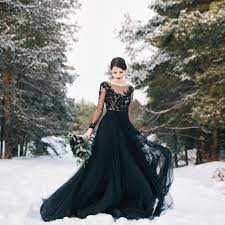 Festliche kleidung damen schwarzes kleid mit spitze guertel innentasche. Schwarze Hochzeitskleider Der Neue Brautkleidtrend Brigitte De