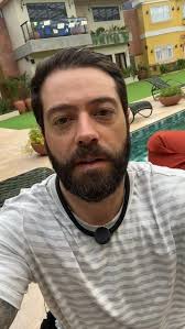 Fechando a coletiva de imprensa de Casa do Patrão com chave de ouro, o  último nome prometido no evento foi revelado: Jackson. Natural de Curitiba  (PR), ele é policial civil há 15
