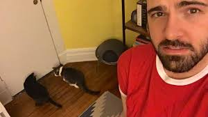 Este tío está contando en tiempo real cómo le persigue un fantasma y la  gente está empezando a tener miedo