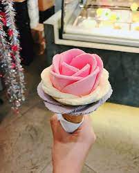 Gelato Flowers Are A Thing Now And It S Better Than Flowers Rose Ice Cream Desserts Yummy Food Dessert