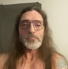 1975 film background chorus singer