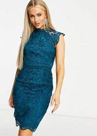 Le collezioni di abiti da cerimonia taglie forti 2021 sono pronte a vestirci con modelli classici a tubino, corti o lunghi a seconda dell'occasione!tute jumpsuit e completi con pantalone e casacca donano un tocco anticonformista alle proposte più eleganti e in tema di colori alle tinte unite sobrie o pastello si alternano stampe e fantasie allegre. Abiti Da Cerimonia Corti 2021 75 Vestiti Meravigliosi Beautydea