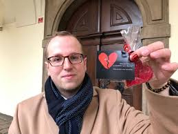 V hebrejských písmech nenajdeme žádné slovo označující starého mládence. Manzelstvi Pro Vsechny Nebo Jen Pro Muze A Zeny Emotivni Spor Rozdeluje Poslance Aktualne Cz