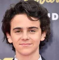 Jack dylan grazer is an american actor who has appeared as a child artist in number of movies and notably in it(2017) (a movie version of the novel by jack dylan grazer was born on september 3, 2003 in los angeles, california to gavin grazer(father) & angela lafever(mother) in a family with. Jack Dylan Grazer Wiki Alter Grosse Nettowert Familie 2018