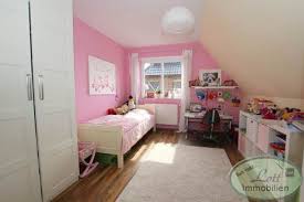 Kleine Kinderzimmer Mit Dachschrage Ihr Traumhaus Ideen Kinder Zimmer Kinderzimmer Kleines Kinderzimmer