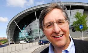 A blogger or a journalist? Debate over the power and influence of tech  writers