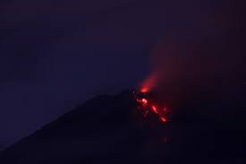 Gunung semeru meletus pada tahun 2020 ini. Gunung Semeru Meletus Di Saat Hujan Lebat Warga Kira Banjir Biasa Kumparan Com