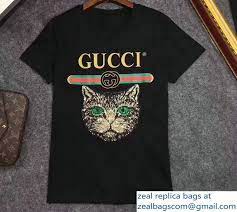 The cat is paired with the guccy print, a play on the house name embraced by the creative director from tags on instagram. Gucci T Shirt Vintage Logo Cat Black 2018 Gucci T Shirt T Shirt Vintage Vintage Logo