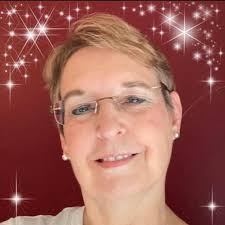 Who can take pictures of the Red, White, and Tuna show at Gilmer Playhouse?