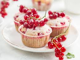 Johannisbeer Muffins Mit Diesem Rezept Gelingen Sie Garantiert In 2020 Johannisbeer Muffins Muffins Backen Kuchen Rezepte Einfach